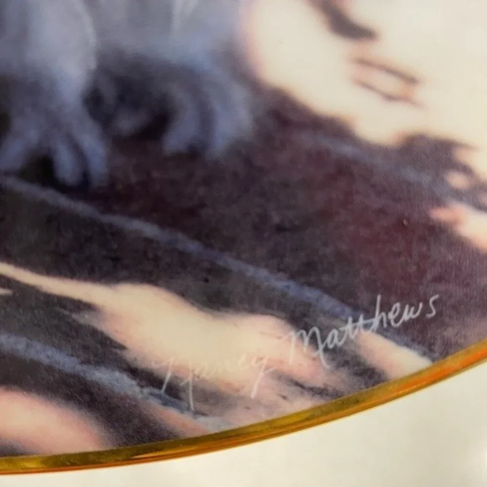 Sitting pretty by Nancy Matthews 8” Collectors Plate #F7545